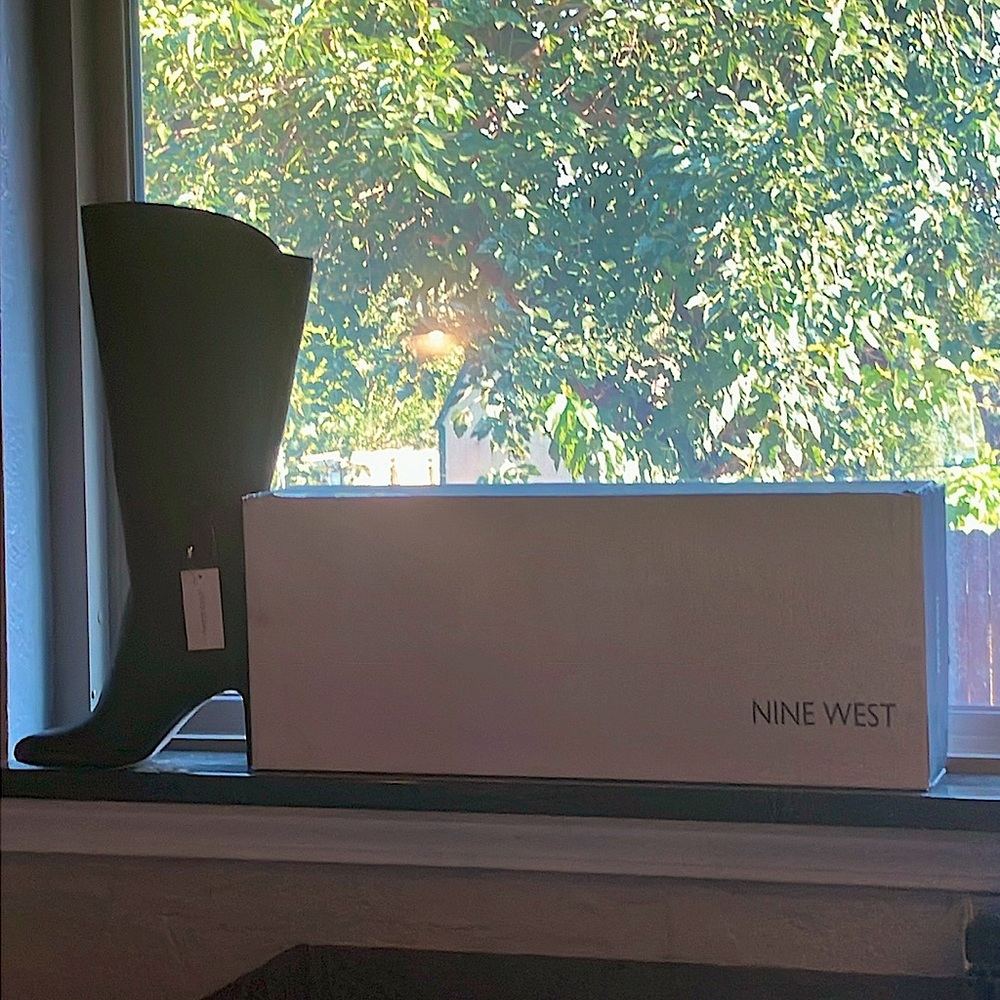 New in box- Nine West Sancha black leather boot